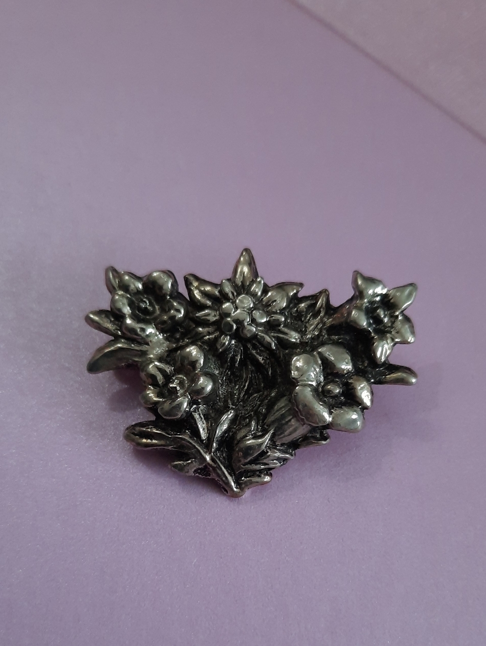 Floral Silver-Tone Brooch Featuring Daffodils